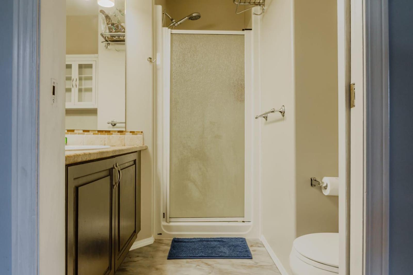 Hotel The Blue Door Grande Prairie Esterno foto